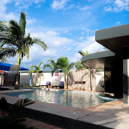 Emc Fully Furnished &Serviced Villas 4 Bedroom With Solar Power , Private Pool, Starlink Wifi ,Aircons & Dstv Lusaka Eksteriør billede
