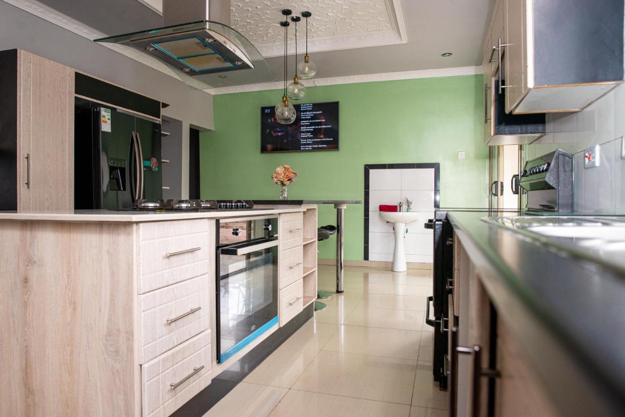 Emc Fully Furnished &Serviced Villas 4 Bedroom With Solar Power , Private Pool, Starlink Wifi ,Aircons & Dstv Lusaka Eksteriør billede