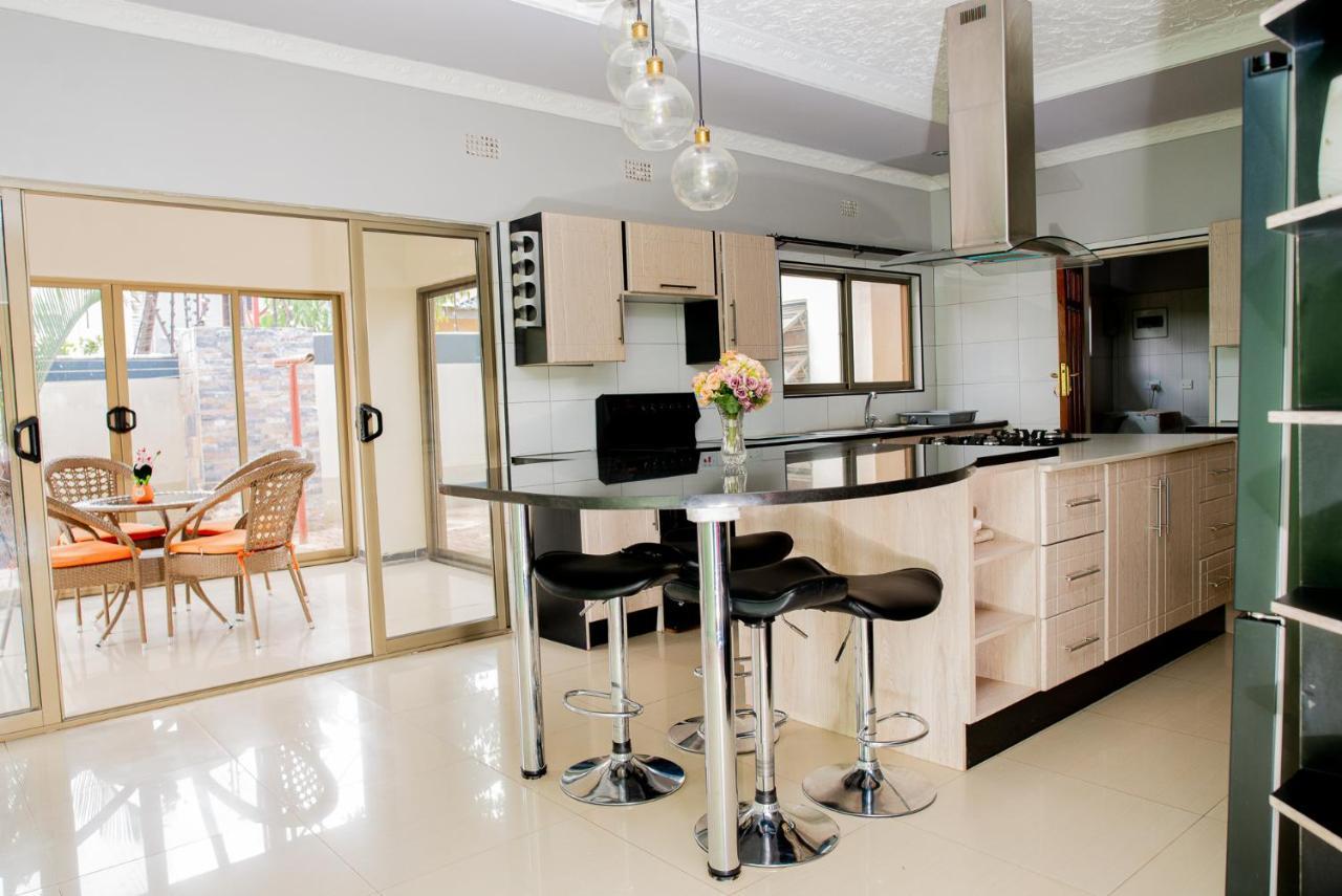 Emc Fully Furnished &Serviced Villas 4 Bedroom With Solar Power , Private Pool, Starlink Wifi ,Aircons & Dstv Lusaka Eksteriør billede