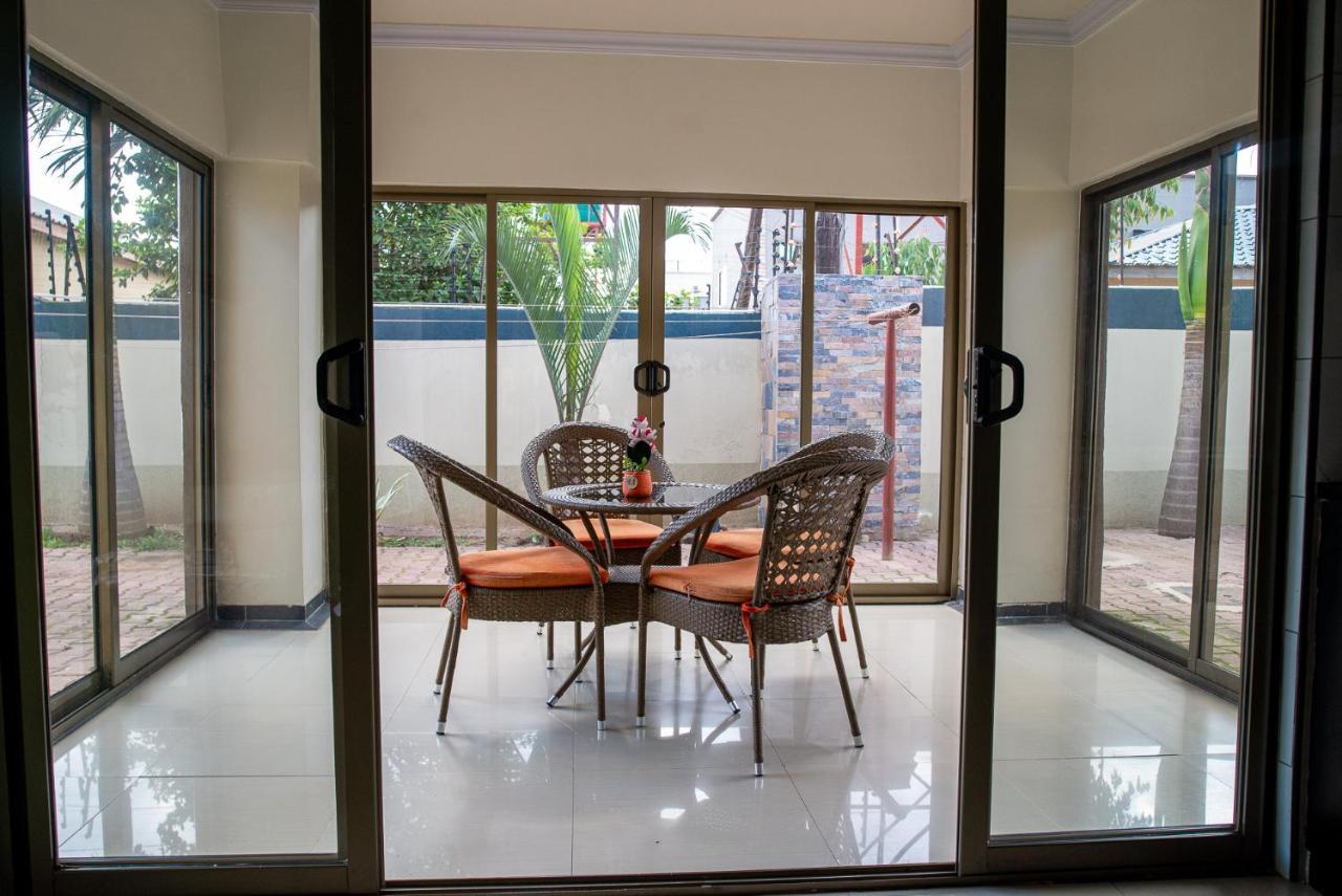Emc Fully Furnished &Serviced Villas 4 Bedroom With Solar Power , Private Pool, Starlink Wifi ,Aircons & Dstv Lusaka Eksteriør billede