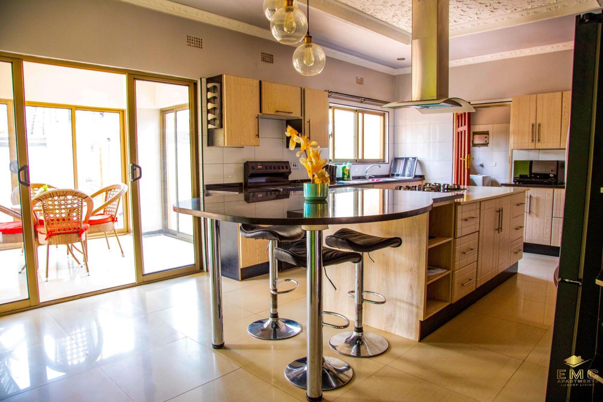 Emc Fully Furnished &Serviced Villas 4 Bedroom With Solar Power , Private Pool, Starlink Wifi ,Aircons & Dstv Lusaka Eksteriør billede